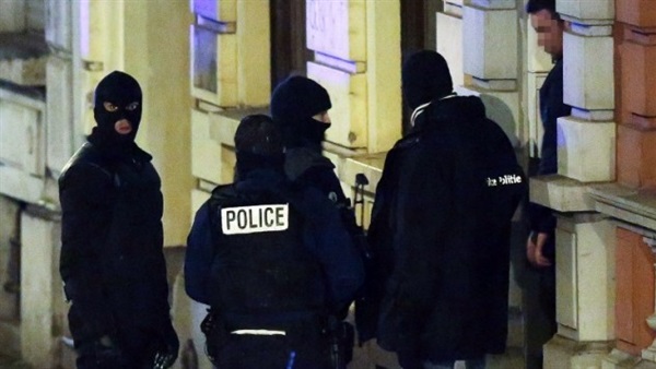 الشرطة تعتقل 16 مشتبهًا بهم خلال مداهمات "بروكسل" الشرطة تعتقل 16 مشتبهًا بهم خلال مداهمات "بروكسل"