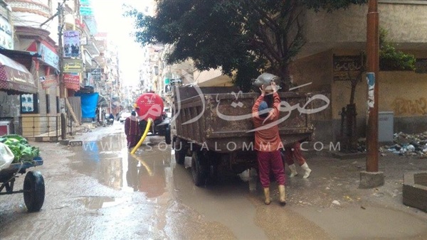 شفط مياه الأمطار من شوارع دسوق في كفرالشيخ 