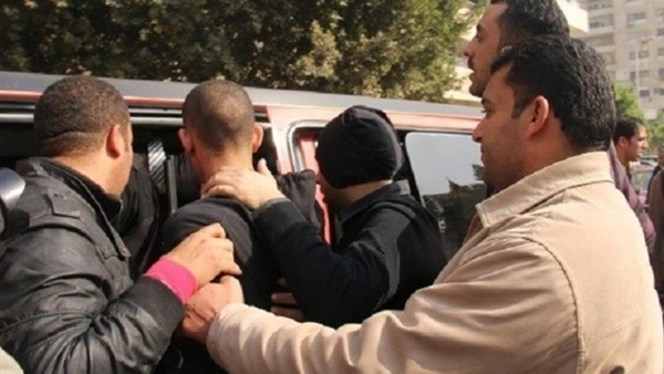 أبو رقية وأبو حمزة «الدواعش» في قبضة الأمن بالسويس أبو رقية وأبو حمزة «الدواعش» في قبضة الأمن بالسويس