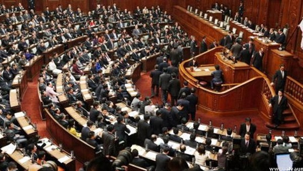 البرلمان الياباني يناقش سبل تمكين الإمبراطور من التنازل عن العرش البرلمان الياباني يناقش سبل تمكين الإمبراطور من التنازل عن العرش