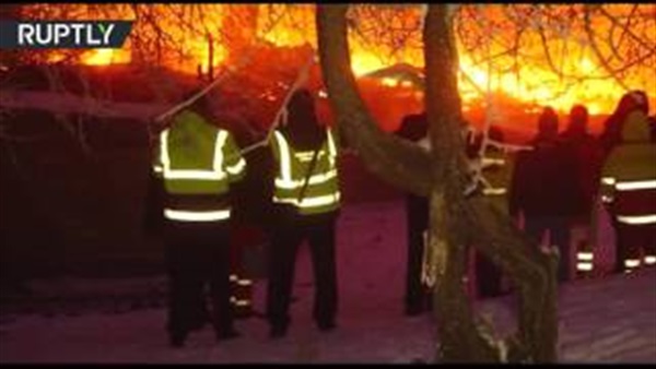  النيران تلتهم عشرات المنازل بعد تحطم طائرة الشحن التركية (فيديو)