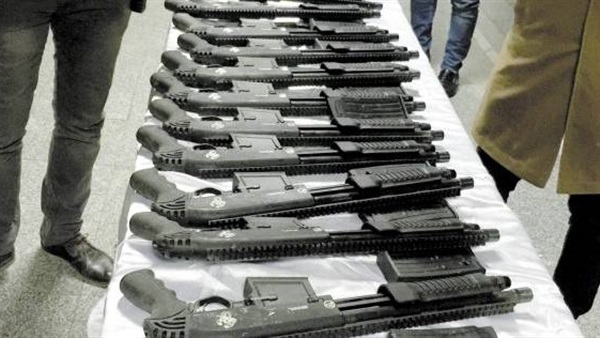 مباحث مطروح تضبط 26 بندقية خرطوش بمنزل هارب من سجن وادي النطرون