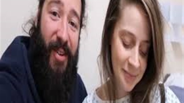 رجل يبث العملية القيصرية لزوجته على فيس بوك رجل يبث العملية القيصرية لزوجته على فيس بوك
