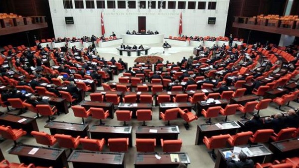 البرلمان التركي يوافق على توسيع صلاحيات «أردوغان» البرلمان التركي يوافق على توسيع صلاحيات «أردوغان»