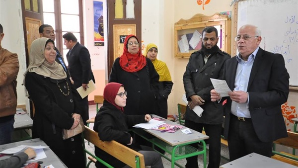محافظ بورسعيد للطلاب: «اللي بياخد درس مش بني آدم» محافظ بورسعيد للطلاب: «اللي بياخد درس مش بني آدم»