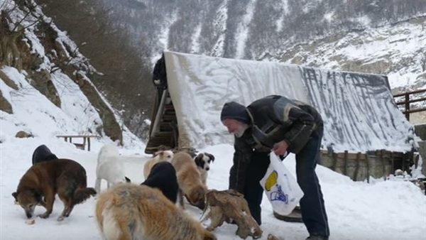 رجل بوسني يعيش في كهف منذ 10 سنوات