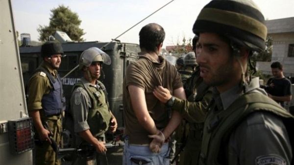 الاحتلال الإسرائيلي يعتقل 24 مواطنا من محافظات الضفة الغربية