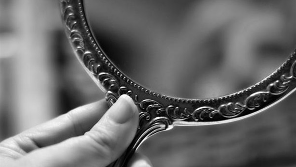 تعرفوا على أسباب اختلاف الشكل في الكاميرا عن المرآة