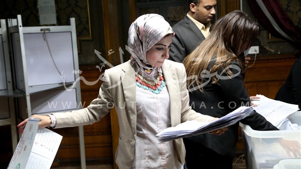 المؤشرات الأولية لفرز صاديق الأقتراع تشير إلى فوز «مستقل»