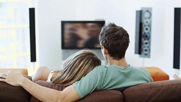 مشاهدة الأفلام الرومانسية تنقذ العلاقات الزوجية
