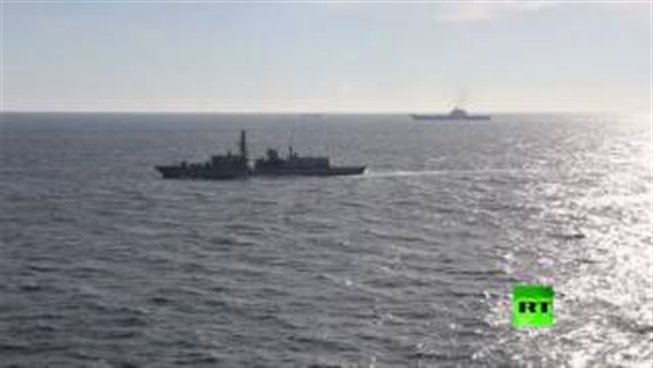 مقاتلات بريطانية تتابع عبور سفن روسيا لمضيق المانش (فيديو)