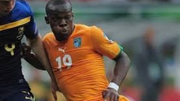 لاعب الأهلي الجديد يحصل علي سيارة انطوي لاعب الأهلي الجديد يحصل علي سيارة انطوي