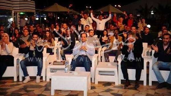 السيسي يتابع انتصارات مصر في بطولة الأمم الإفريقية (صور) السيسي يتابع انتصارات مصر في بطولة الأمم الإفريقية (صور)
