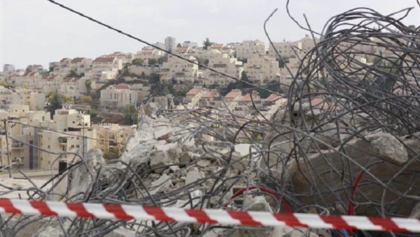 الاحتلال يهدم مخزنا ومحلين تجاريين في القدس