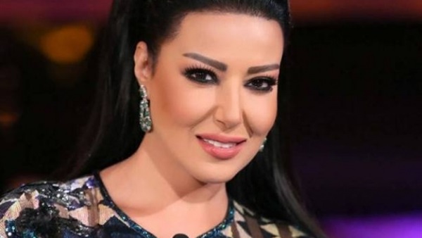 سمية الخشاب إجازة إجبارية من «الحلال» بأمر المخرج سمية الخشاب إجازة إجبارية من «الحلال» بأمر المخرج
