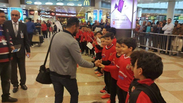 أكاديمية الكويت تستقبل وفد الأهلي بالورود (صور) أكاديمية الكويت تستقبل وفد الأهلي بالورود (صور)