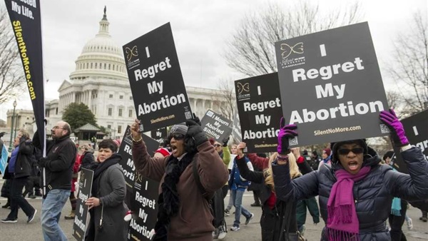 مسيرة مناهضة للإجهاض تجذب الآلاف إلى واشنطن