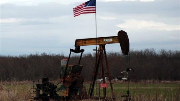 النفط ينخفض مع زيادة عدد منصات الحفر الأمريكية