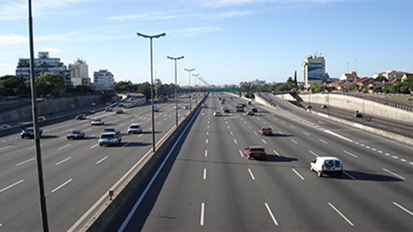 «مرور القاهرة» تحذر قائدي السيارات من السرعة الزائدة