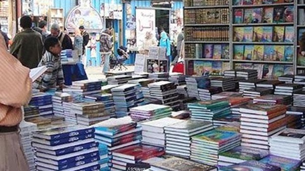 معرض الكتاب يشهد إقبالا متزايد لليوم الثالث على التوالي معرض الكتاب يشهد إقبالا متزايد لليوم الثالث على التوالي