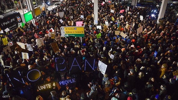 تظاهرات بمطار كينيدي في نيويورك احتجاجا على «قرار الهجرة»