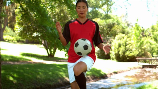 ممارسة كرة القدم جيدة لصحة النساء