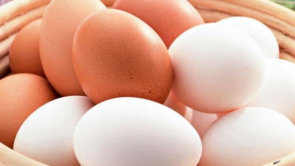 لماذا البيض البني أغلى من الأبيض؟