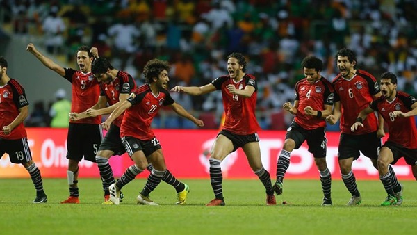 أمم إفريقيا 2017.. لاعبو المنتخب يرقصون احتفالا بالصعود للنهائي (فيديو) أمم إفريقيا 2017.. لاعبو المنتخب يرقصون احتفالا بالصعود للنهائي (فيديو)