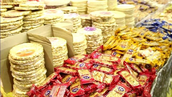 التحفظ على 30 ألف قطعة حلوى مجهولة المصدر في الإسكندرية