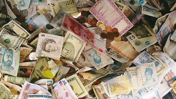 تعرف على أسعار العملات مقابل الجنيه (فيديو) تعرف على أسعار العملات مقابل الجنيه (فيديو)