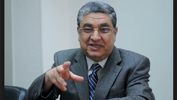 شاكر يسلم شهادات التخرج للدفعة الخامسة من البرنامج العربي لشباب الطاقة شاكر يسلم شهادات التخرج للدفعة الخامسة من البرنامج العربي لشباب الطاقة
