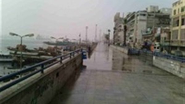 سقوط أمطار شديدة مصحوبة بطقس بارد على بورسعيد (صور)