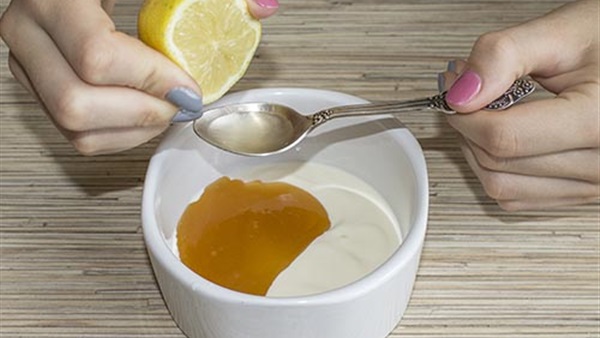 البن والليمون والعسل وبياض البيض لإزالة الهالات السوداء حول العينين