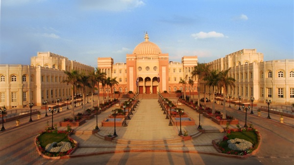 رئيس الجامعة البريطانية بمصر: المواطن في متاهة بسبب الشائعات رئيس الجامعة البريطانية بمصر: المواطن في متاهة بسبب الشائعات
