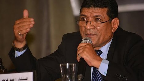 خبير اقتصادي: تعديل 9 حقائب وزراية يؤكد وجود خلل بالحكومة خبير اقتصادي: تعديل 9 حقائب وزراية يؤكد وجود خلل بالحكومة