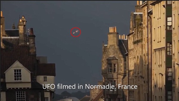 بالفيديو .. ظهور جسمين غريبين فى سماء بلدة نورماندي الفرنسية