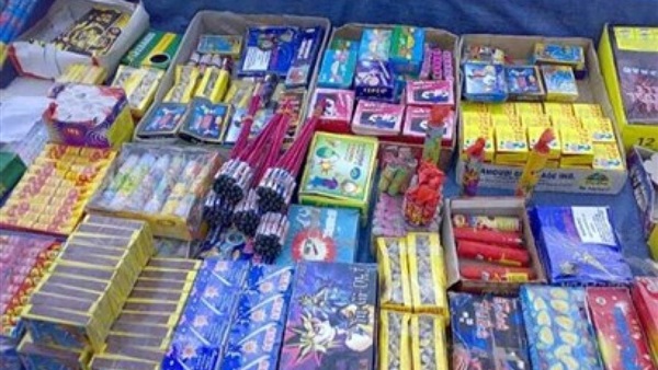 إحباط تهريب 76 طنا من الألعاب النارية عن طريق ميناء الإسكندرية إحباط تهريب 76 طنا من الألعاب النارية عن طريق ميناء الإسكندرية