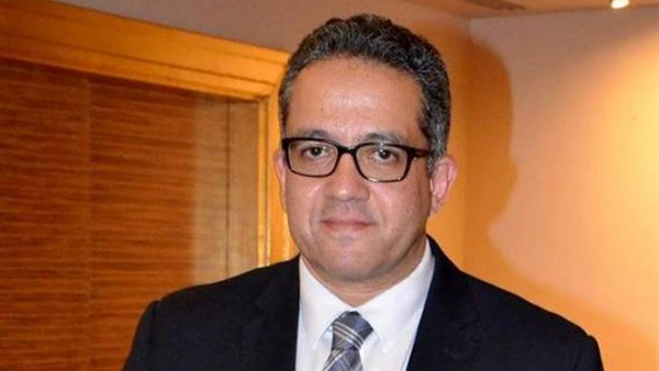 «العناني» يكشف سبب غياب الوزراء في لحظة التعامد