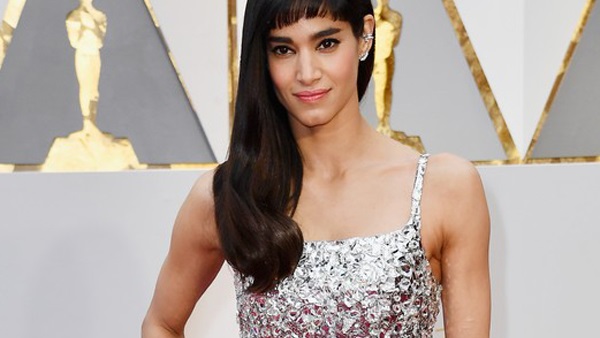 Oscar 2017.. الجزائرية صوفيا بوتله بأزياء شانيل (صور) Oscar 2017.. الجزائرية صوفيا بوتله بأزياء شانيل (صور)