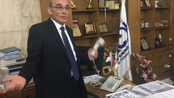 بالمستندات.. فضيحة استيلاء وزير الزراعة على 25 فدانا من أرض «الخريجين» بالمستندات.. فضيحة استيلاء وزير الزراعة على 25 فدانا من أرض «الخريجين»