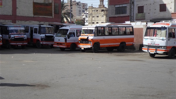 سائقو موقف السادات بأسيوط: «عايزين ناكل عيش» سائقو موقف السادات بأسيوط: «عايزين ناكل عيش»