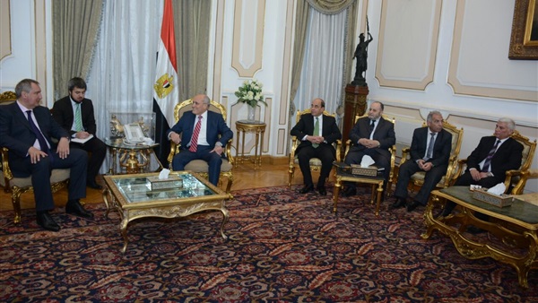 «العصار» يبحث مع نائب «الوزراء الروسي» سبل التعاون الصناعي