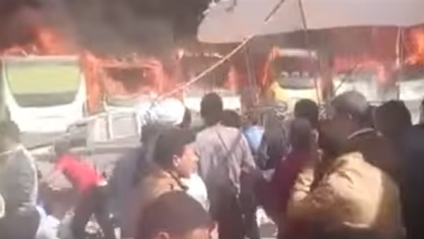 مصدر أمني: اشتعال مخلفات وراء احتراق 8 حافلات مُكهنة بالمطرية مصدر أمني: اشتعال مخلفات وراء احتراق 8 حافلات مُكهنة بالمطرية