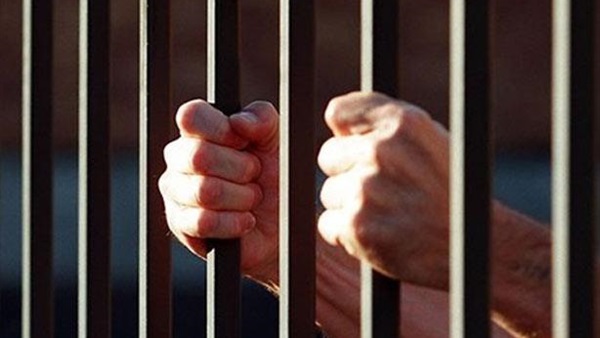 ضبط 3 أشخاص تعدّوا على محاسب بنك وسرقوا 5 آلاف دولار بأكتوبر ضبط 3 أشخاص تعدّوا على محاسب بنك وسرقوا 5 آلاف دولار بأكتوبر