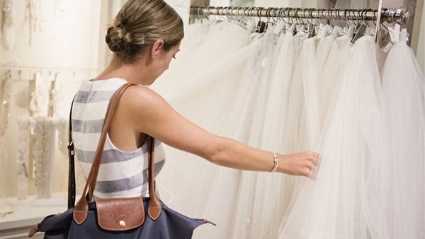 لو بتستعدى للزفاف اشترى ملابس تكفى لموسم واحد.. اتعلمى من تجارب غيرك الموضة وجسمك بيتغيروا  