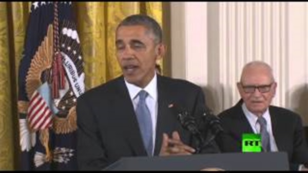 بالفيديو.. «أوباما» يقلد اشهر الشخصيات الأمريكية بأرفع وسام مدني أمريكي