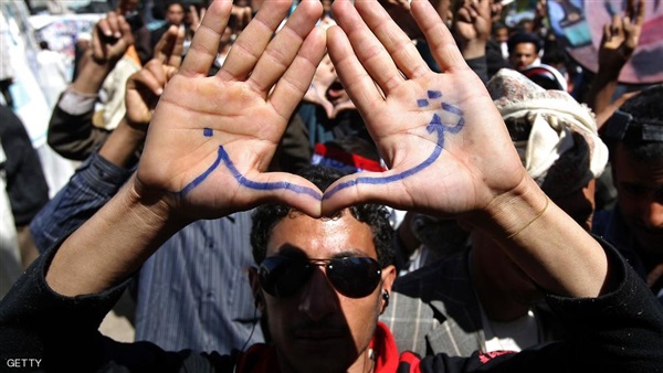 الحوثيون يقصفون حيا سكنيا بمأرب.. وغارات على تعز الحوثيون يقصفون حيا سكنيا بمأرب.. وغارات على تعز