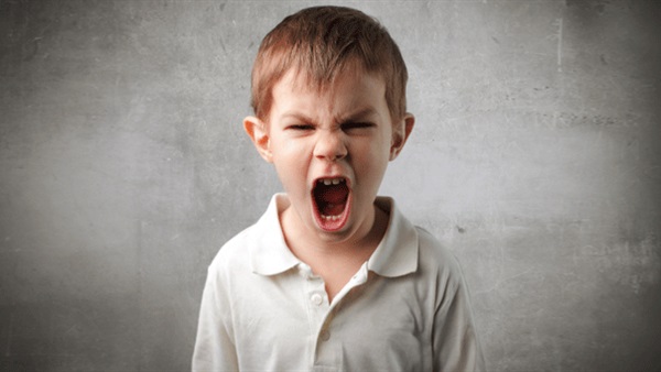 4 طرق للتعامل مع الطفل الغاضب