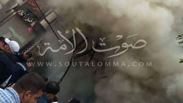 بالصور.. حريق هائل بـ 3 محال في الجيزة