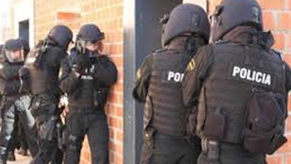 أسبانيا توقف 3 أشخاص يشتبه بانتمائهم لخلية إرهابية أسبانيا توقف 3 أشخاص يشتبه بانتمائهم لخلية إرهابية